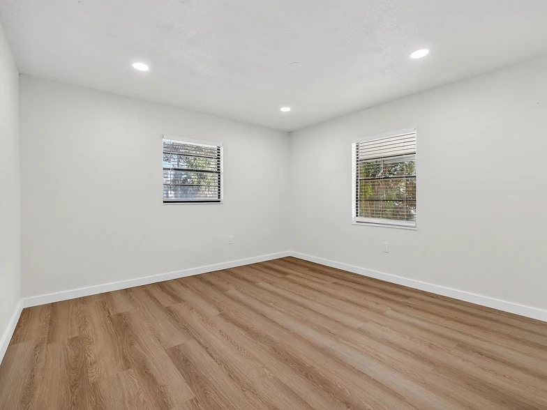 Building Photo - 1684 Martin St