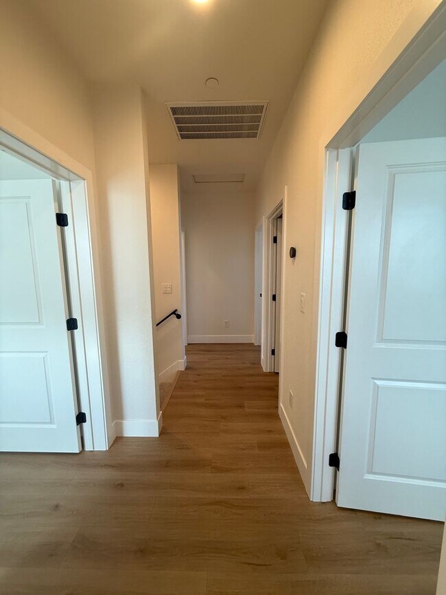 Building Photo - 8461001/85