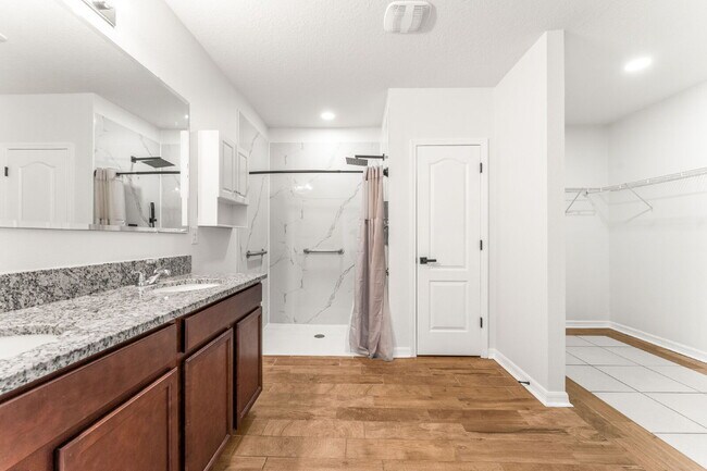 Building Photo - Charming 3 Bed, 2 Bath with Scenic Views i...