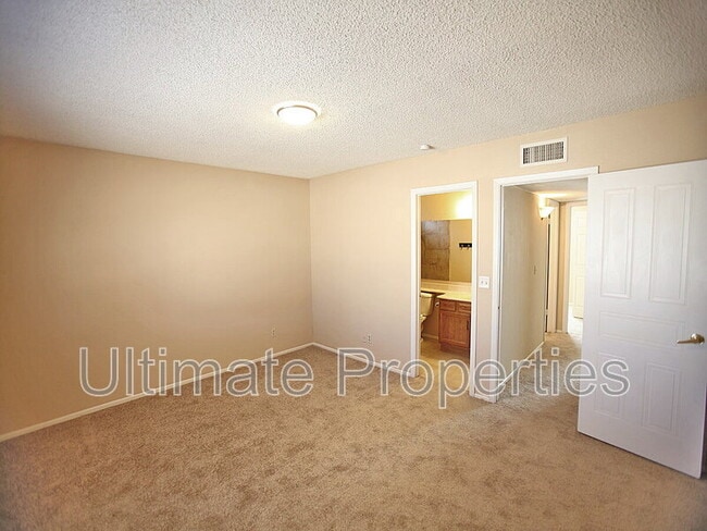 Building Photo - 6938 W Cochise Dr