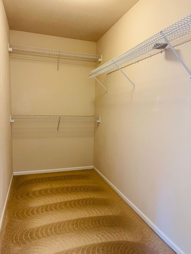 Building Photo - Gorgeous Bainbridge Estate available now.....