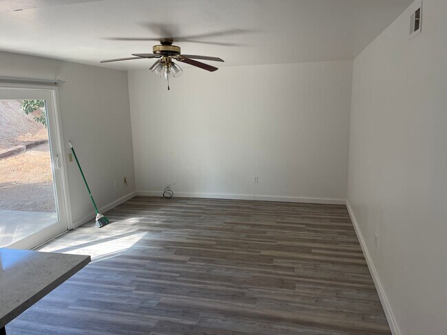 Building Photo - 808 Plaza Flora
