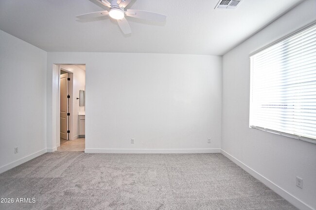 Building Photo - 745 W Sparrow Dr