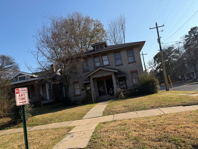 Building Photo - Historic Highland Charm – Beautifully Refurbished Upstairs Unit for Lease