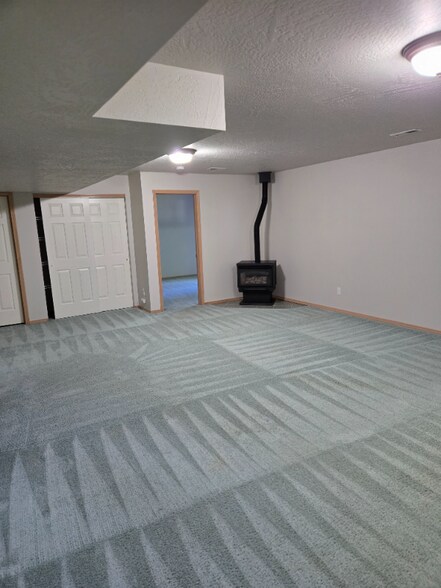 Building Photo - 404 S Chinook Cir