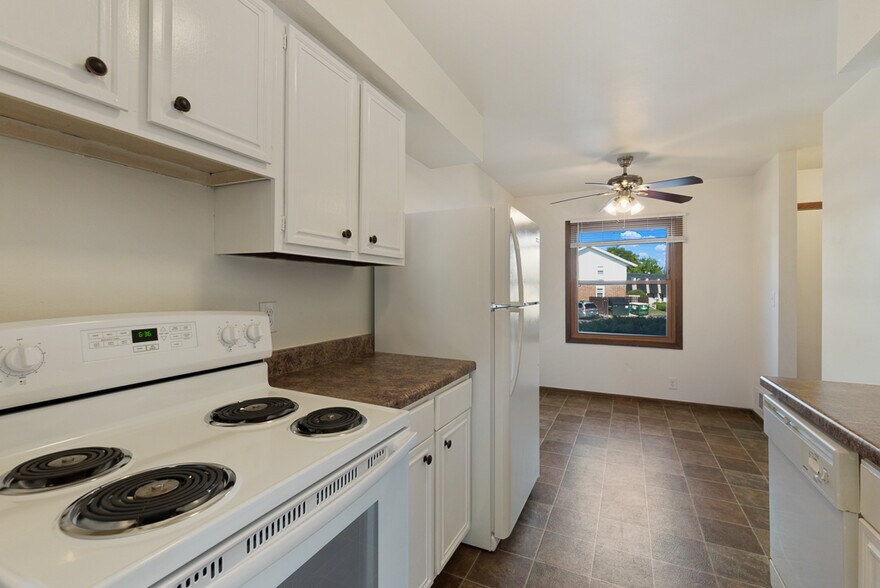 Building Photo - 3750 S 81st St