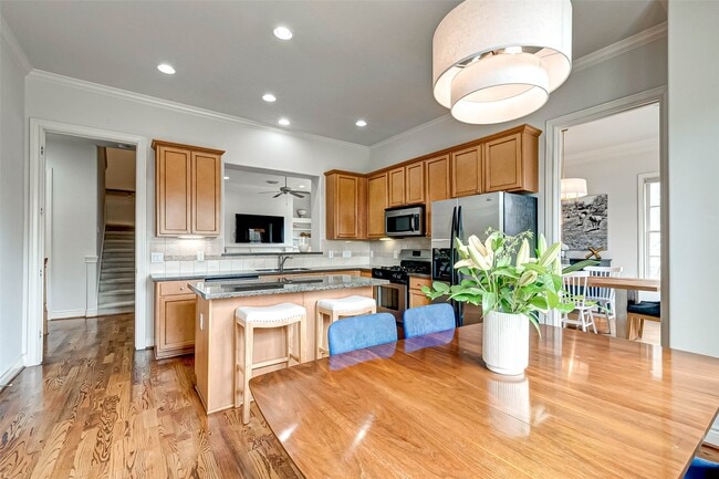 Building Photo - 1514 Summer St