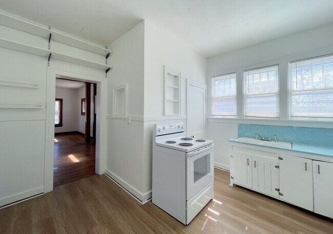 Building Photo - 3 bed in Nickerson with large fenced yard