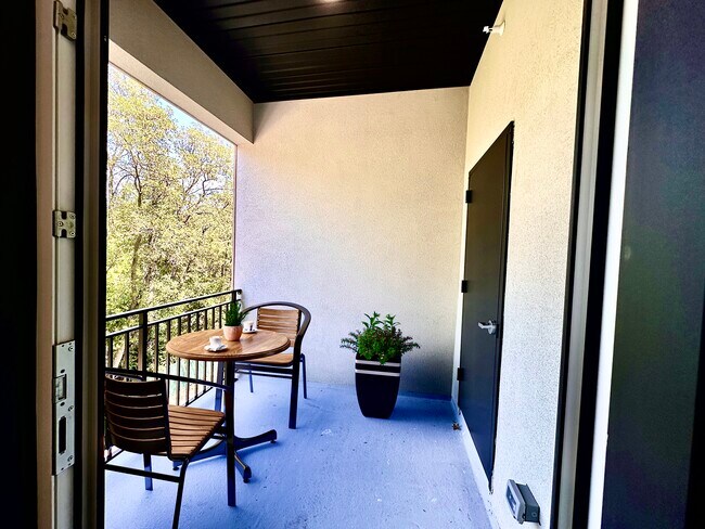 Building Photo - Prime South Apartments