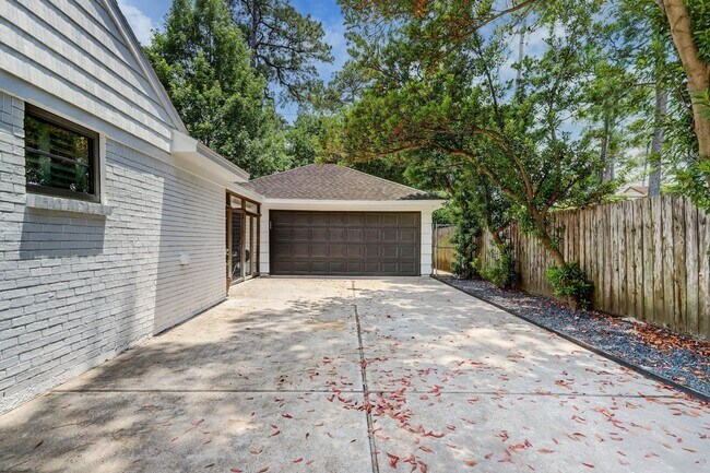 Building Photo - 12419 Mossycup Dr