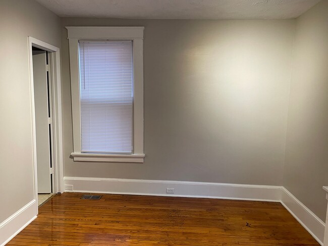 Building Photo - 4 Bedroom Home with Large Yard