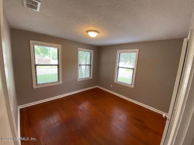 Building Photo - 4565 Royal Ave