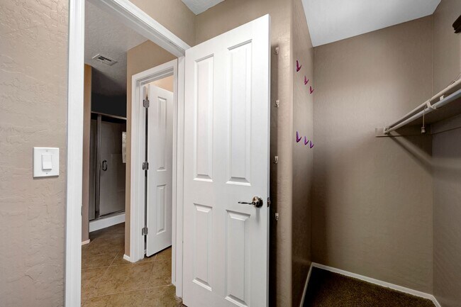 Building Photo - 3 Bedroom in Madeira Canyon!