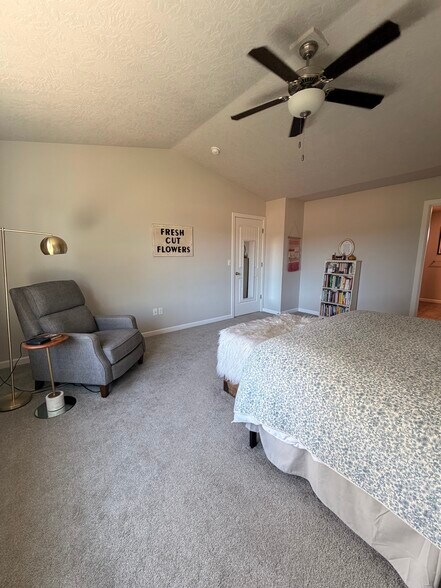 Building Photo - 7193 SE Cheryl Ct