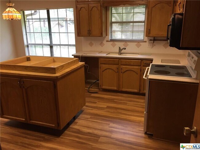 Building Photo - 601 Ridgecrest Dr