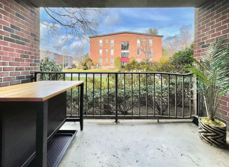 Building Photo - 50 Broadlawn Park