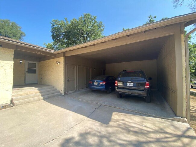 Building Photo - 11204 Brushy Glen Dr