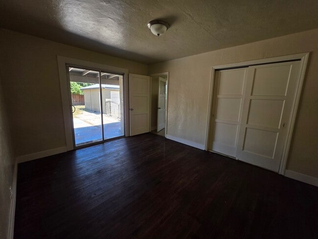 Building Photo - 112 W Feemster Ave