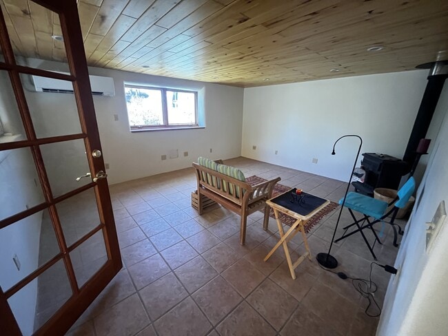 Building Photo - 409 Maria Ln
