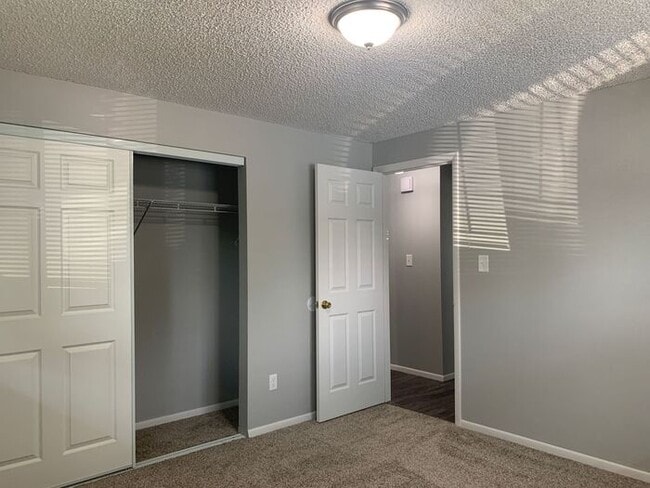 Building Photo - Updated 2 bedroom ranch in north Loveland!...