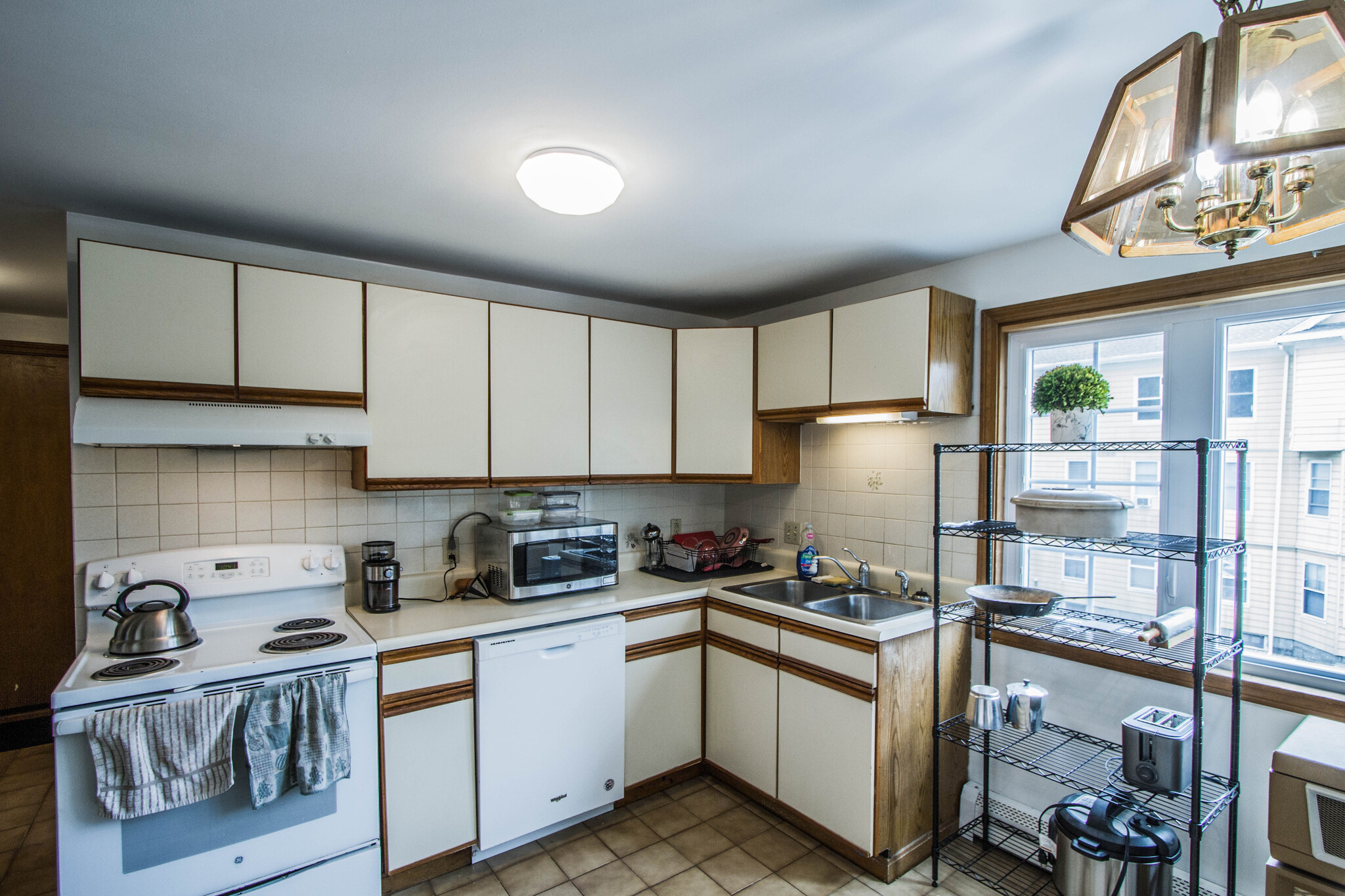 Building Photo - 137 Cohasset St