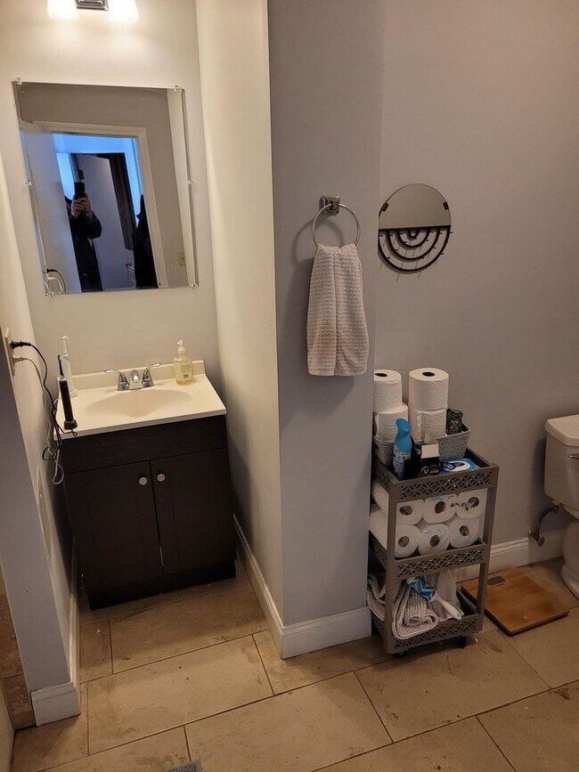 Building Photo - Don't Miss out on this giant 3 bed in the North End