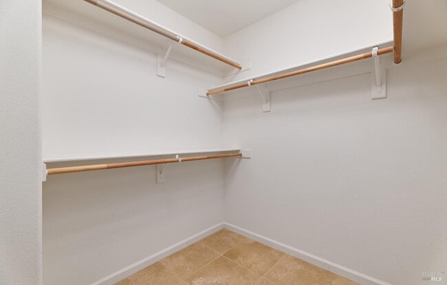 Building Photo - 504 Silver Ridge Dr