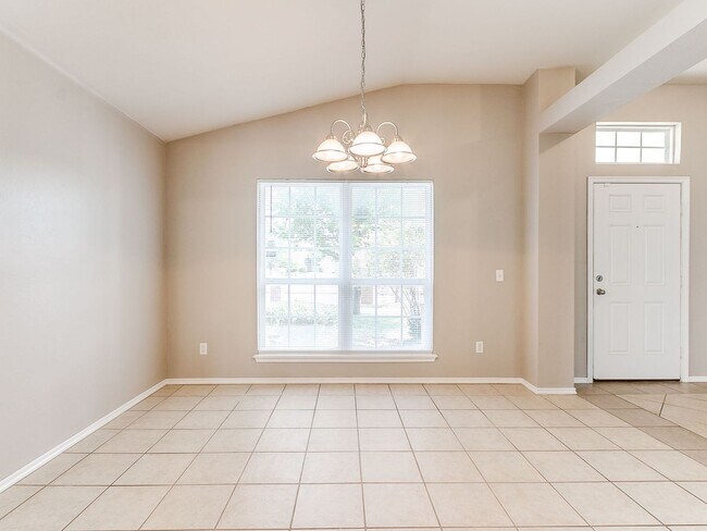 Building Photo - Beautiful Home in Edmond Community