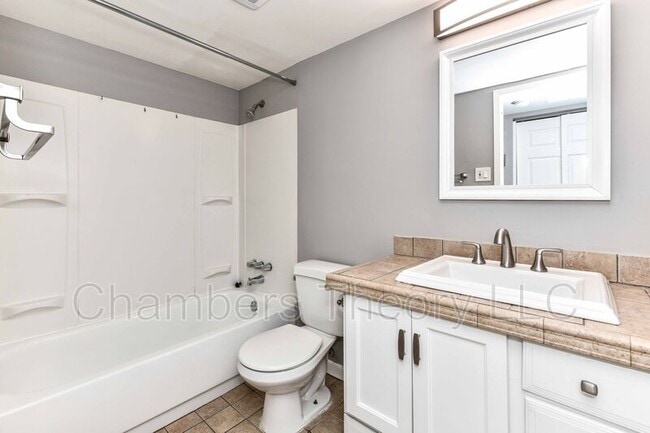 Building Photo - 11220 Chestnut Grove Square