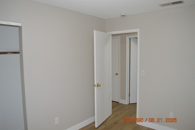 Building Photo - 632 Walnut Ave