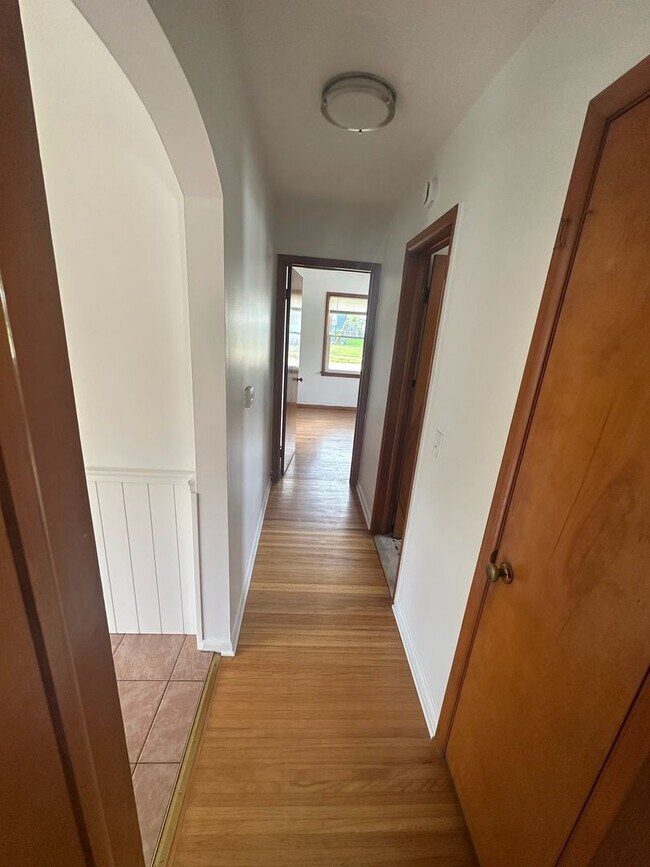 Building Photo - 2 Bed 1.5 Bath Home For Rent - FIRST MONTH FREE With 13 Month Lease