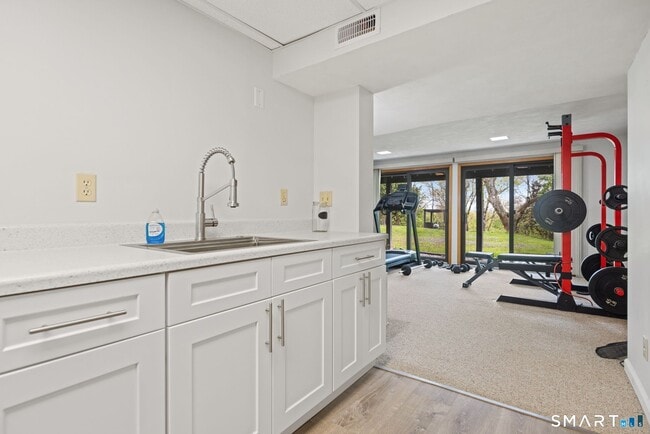 Building Photo - 39 Brightwood Ln