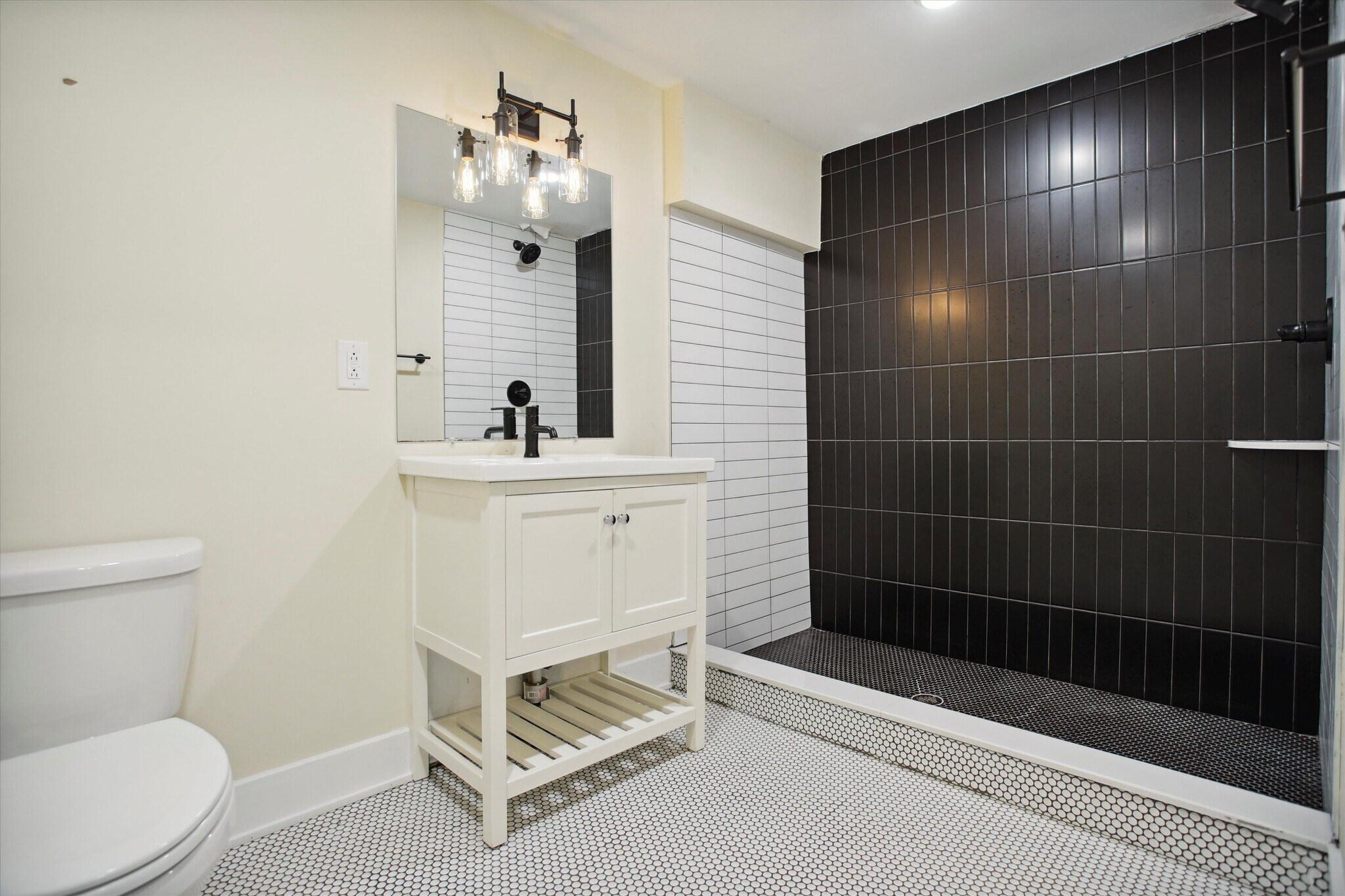 Building Photo - 1807 N Bouvier St