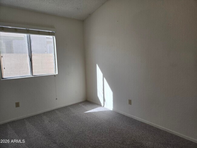 Building Photo - 3033 E Siesta Ln