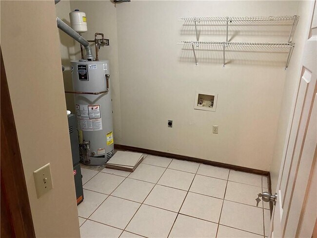 Building Photo - 475 Radio Ct