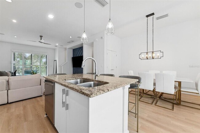 Building Photo - 4810 W McElroy Ave