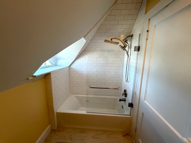 Building Photo - 727 Carlton Ave