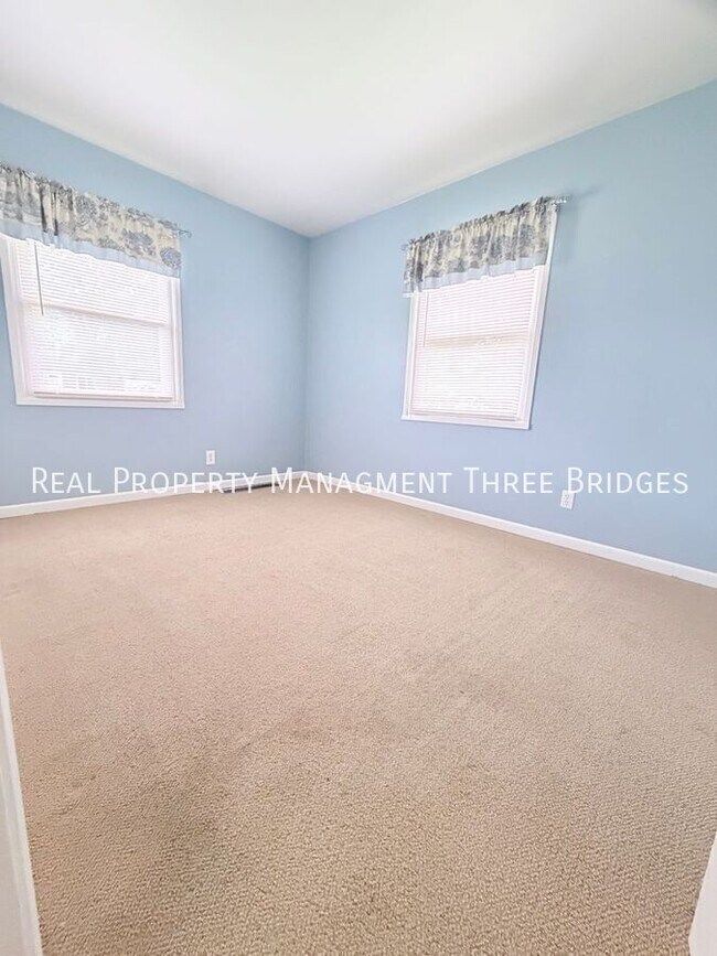 Building Photo - 1725 Fernbrook Dr