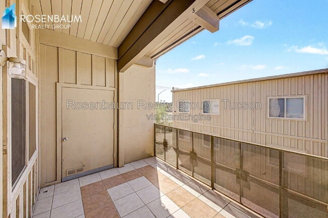 Building Photo - 2525 N Alvernon Way