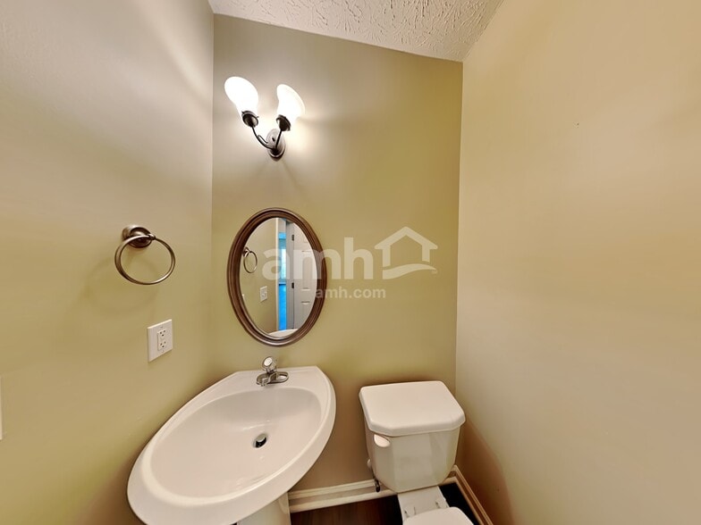 Building Photo - 616 Laurel Bnd