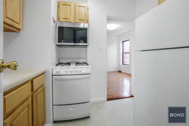 Building Photo - 164 Mott St