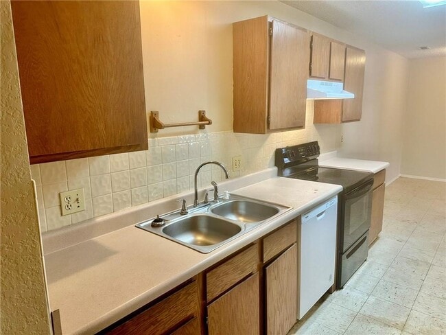 Building Photo - 1909 Cypress Pl