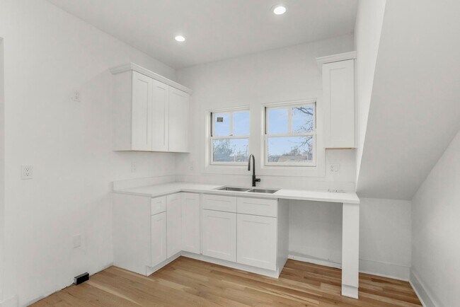 Building Photo - 942 Maxwell Ave