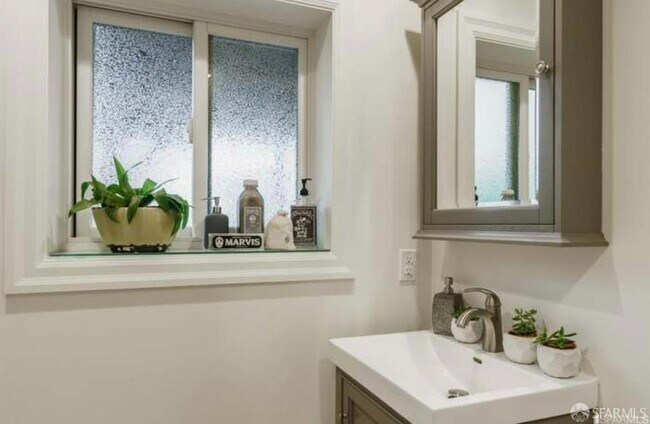 Building Photo - 2518 14th Ave