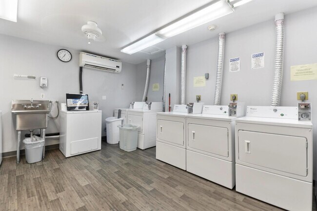 Building Photo - 1625 SE 10th Ave