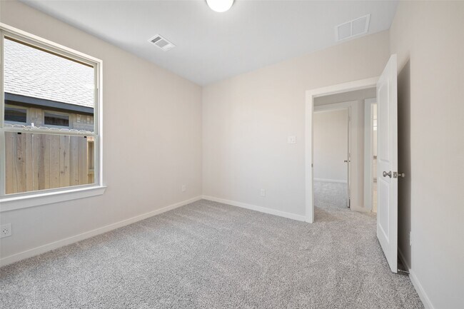 Building Photo - 820 Sendero Trail