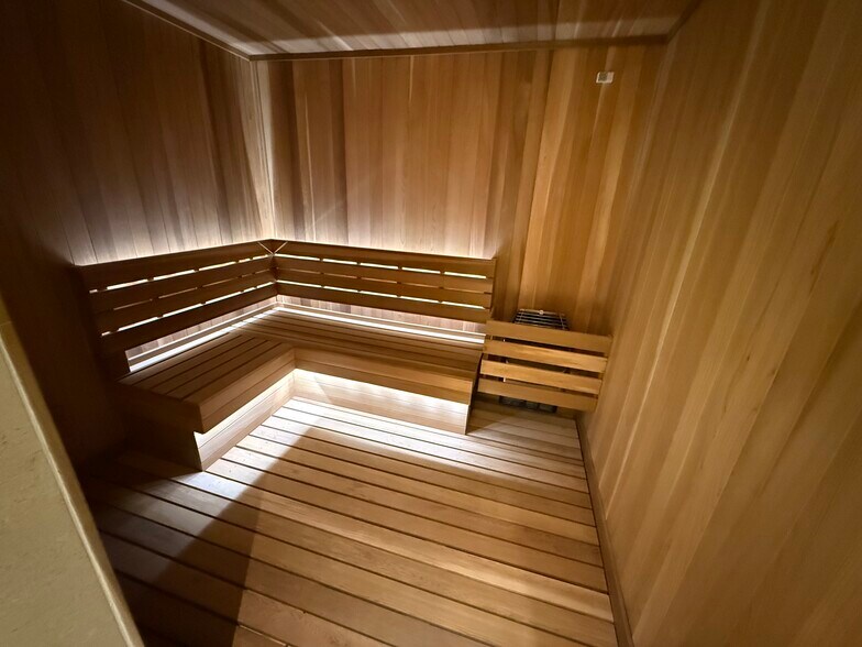 Building Photo - 77 SE 5th St