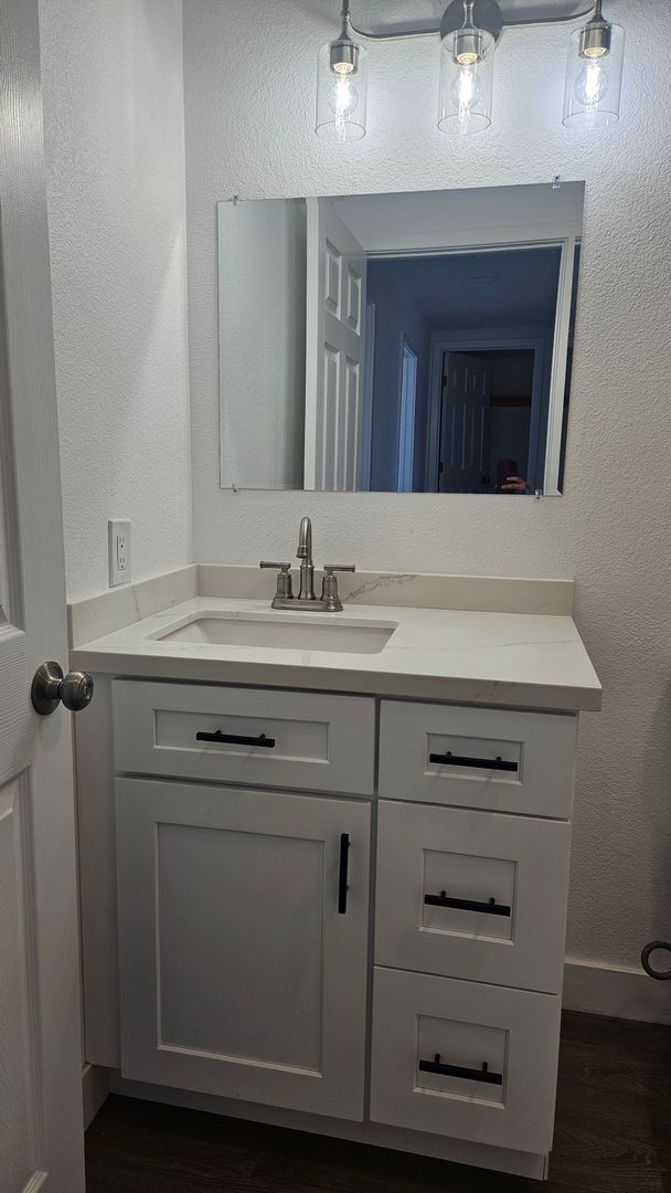 Building Photo - Beautiful 2BD 1.5BA Recently Remodeled Condo in Forest Park Plaza