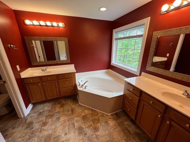 Building Photo - 1006 Goldenview Ct