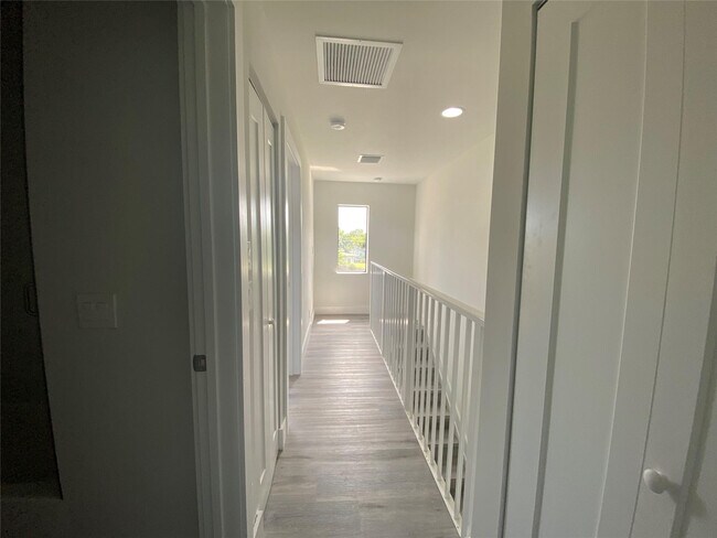 Building Photo - 5613-5615 Polk St